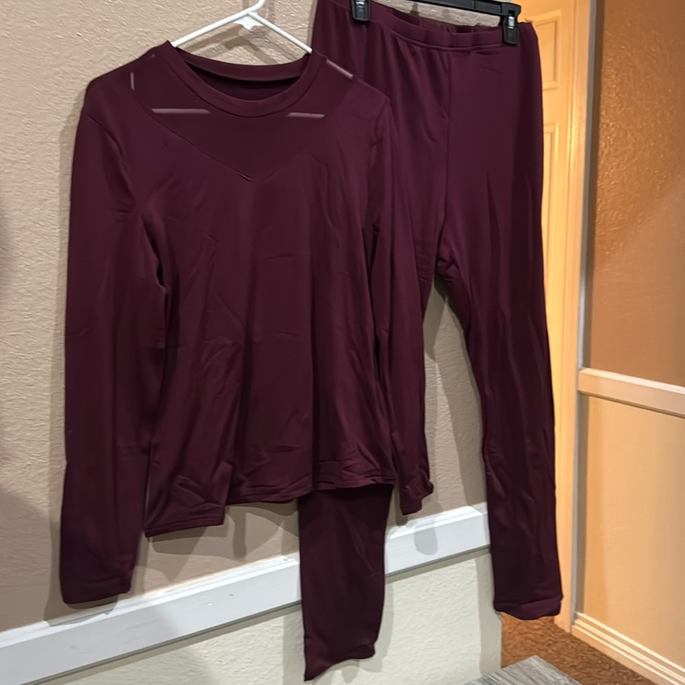 Brand new women’s size XL stretchy long sleeve top and leggings set plum